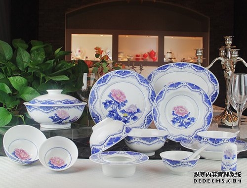 50头釉下富贵祥瑞中餐具