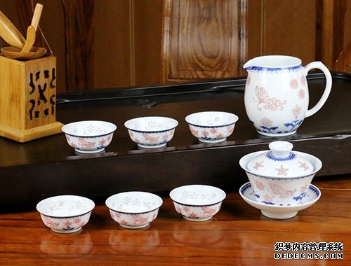8头釉下玲珑手绘茶具蝶舞