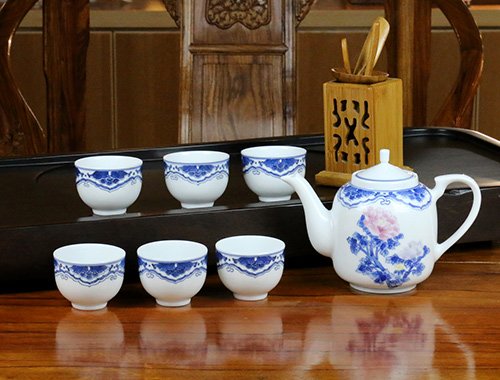 7头釉下手绘五彩富贵祥瑞茶具