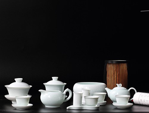 28头手工雕刻茶具
