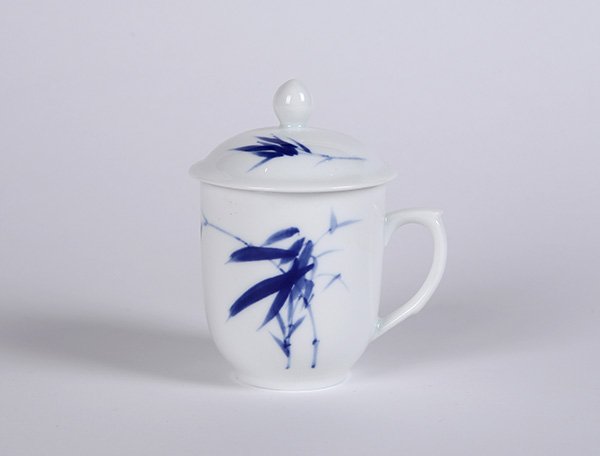 釉中青花小金钟杯--竹子
