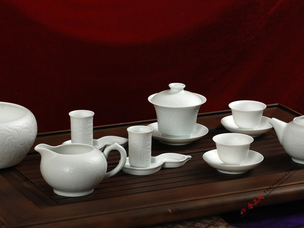 28头手工雕刻茶具
