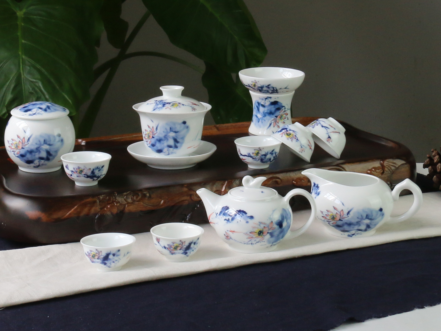 12头釉中彩茶具--和为贵